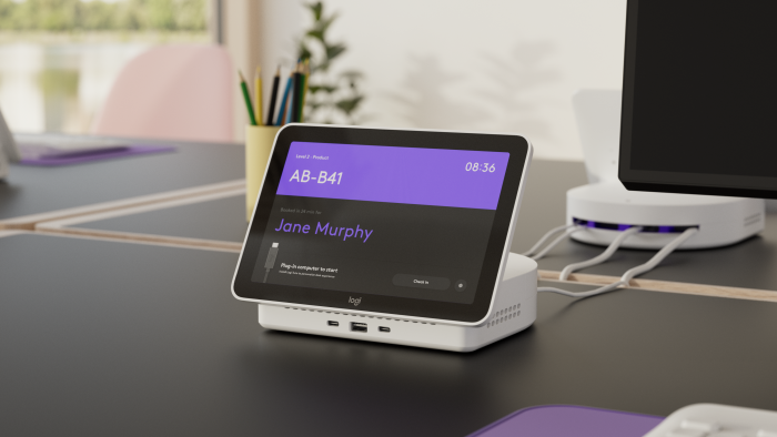 Auf dem Bildschirm wird angezeigt, wer den Arbeitsplatz aktuell gebucht hat. (Bild: Logitech)